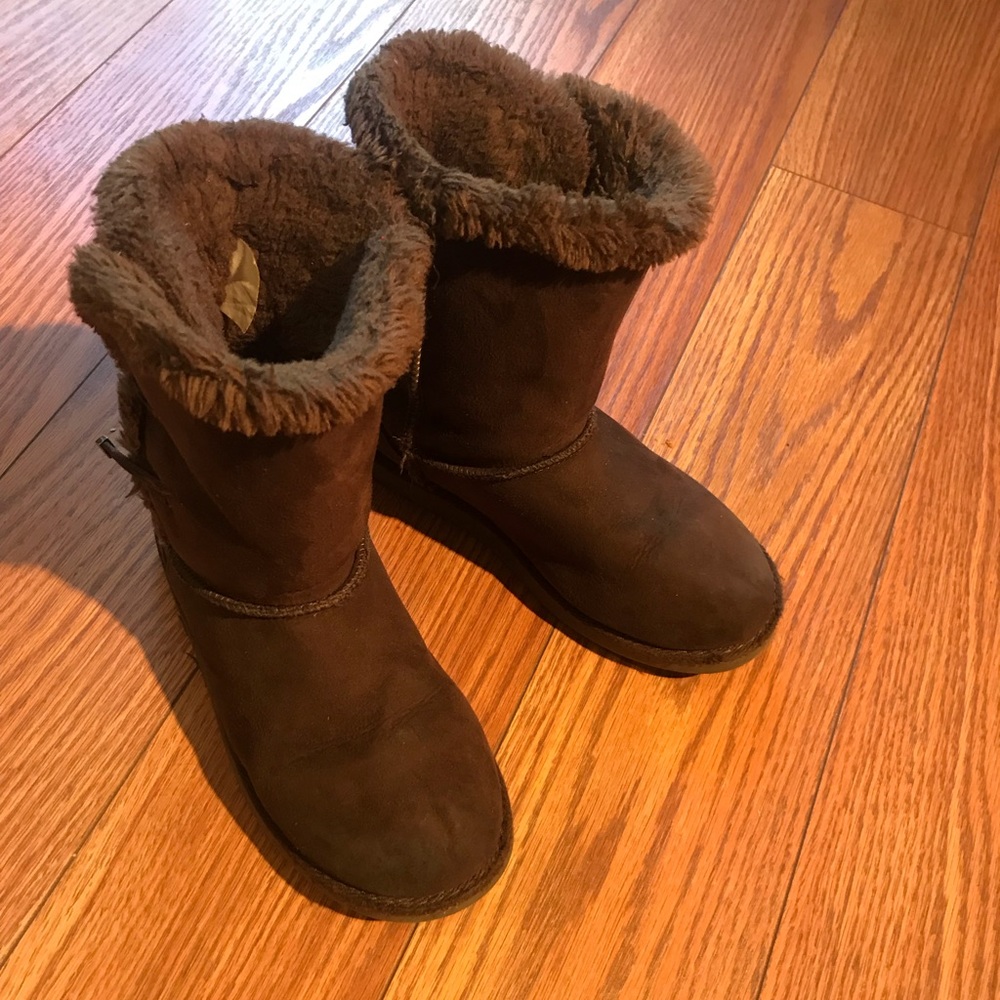 Kids brown boots. Size 1. Good condition.